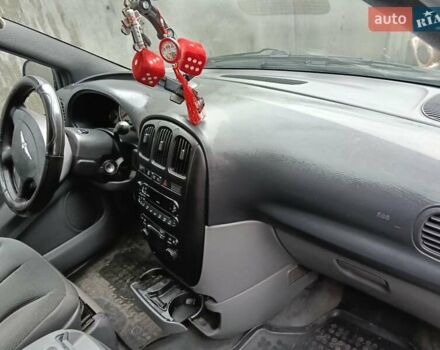 Черный Крайслер Гранд Вояджер, объемом двигателя 2.78 л и пробегом 326 тыс. км за 5000 $, фото 3 на Automoto.ua