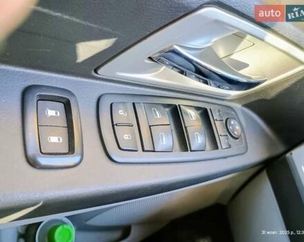 Чорний Крайслер Grand Voyager, об'ємом двигуна 2.78 л та пробігом 300 тис. км за 9100 $, фото 18 на Automoto.ua