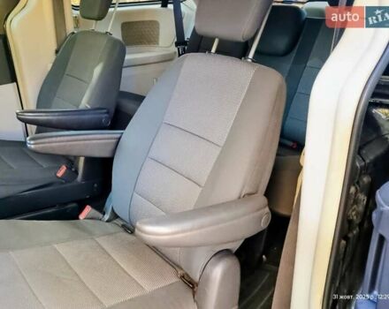 Чорний Крайслер Grand Voyager, об'ємом двигуна 2.78 л та пробігом 300 тис. км за 9100 $, фото 22 на Automoto.ua