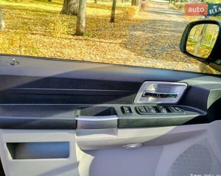 Чорний Крайслер Grand Voyager, об'ємом двигуна 2.78 л та пробігом 300 тис. км за 9100 $, фото 19 на Automoto.ua