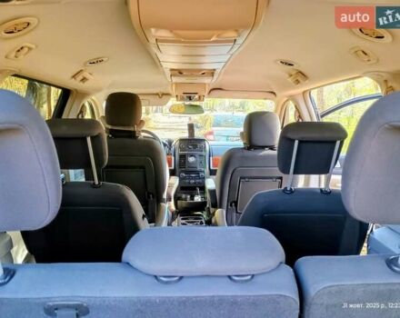 Чорний Крайслер Grand Voyager, об'ємом двигуна 2.78 л та пробігом 300 тис. км за 9100 $, фото 21 на Automoto.ua