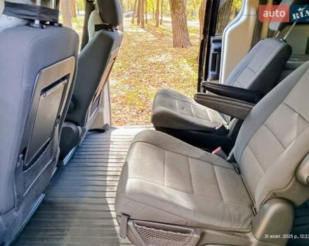 Чорний Крайслер Grand Voyager, об'ємом двигуна 2.78 л та пробігом 300 тис. км за 9100 $, фото 23 на Automoto.ua