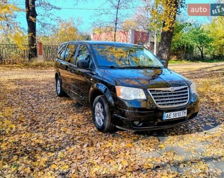 Чорний Крайслер Grand Voyager, об'ємом двигуна 2.78 л та пробігом 300 тис. км за 9100 $, фото 1 на Automoto.ua