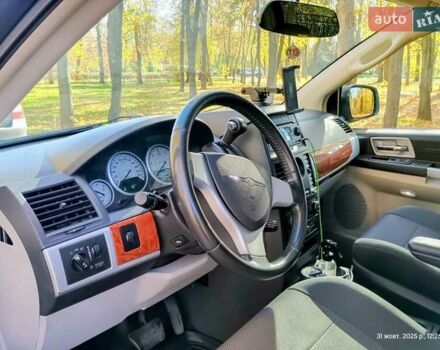 Чорний Крайслер Grand Voyager, об'ємом двигуна 2.78 л та пробігом 300 тис. км за 9100 $, фото 8 на Automoto.ua