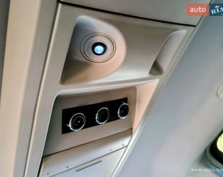 Чорний Крайслер Grand Voyager, об'ємом двигуна 2.78 л та пробігом 300 тис. км за 9100 $, фото 13 на Automoto.ua