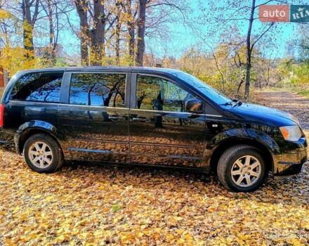 Чорний Крайслер Grand Voyager, об'ємом двигуна 2.78 л та пробігом 300 тис. км за 9100 $, фото 7 на Automoto.ua