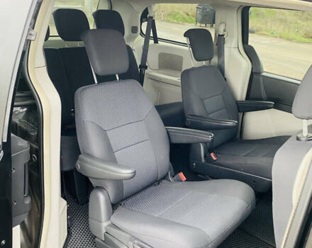 Черный Крайслер Гранд Вояджер, объемом двигателя 2.78 л и пробегом 415 тыс. км за 11700 $, фото 10 на Automoto.ua