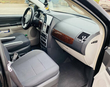 Черный Крайслер Гранд Вояджер, объемом двигателя 2.78 л и пробегом 415 тыс. км за 11700 $, фото 8 на Automoto.ua