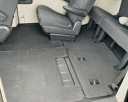 Черный Крайслер Гранд Вояджер, объемом двигателя 2.78 л и пробегом 415 тыс. км за 11700 $, фото 12 на Automoto.ua