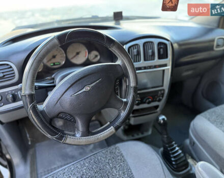 Черный Крайслер Гранд Вояджер, объемом двигателя 2.5 л и пробегом 320 тыс. км за 2999 $, фото 11 на Automoto.ua