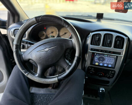 Черный Крайслер Гранд Вояджер, объемом двигателя 2.5 л и пробегом 320 тыс. км за 2999 $, фото 9 на Automoto.ua