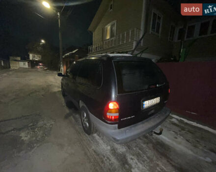Черный Крайслер Гранд Вояджер, объемом двигателя 2.5 л и пробегом 285 тыс. км за 5100 $, фото 1 на Automoto.ua