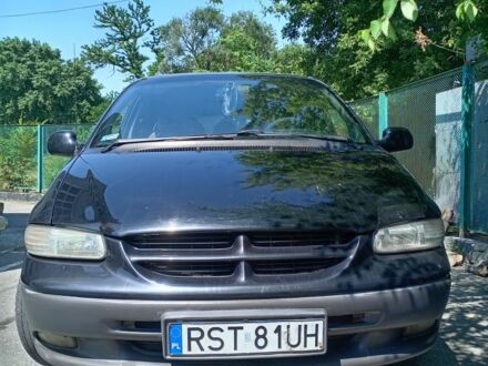 Крайслер Гранд Вояджер 2000 в Запорожье на Automoto.ua Черный Крайслер Гранд Вояджер, объемом двигателя 2.5 л и пробегом 297 тыс. км за 2297 $, фото 1 на Automoto.ua
