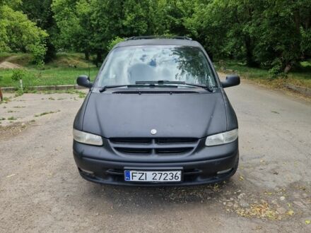 Крайслер Grand Voyager 2000 у Херсоні на Automoto.ua Чорний Крайслер Grand Voyager, об'ємом двигуна 2 л та пробігом 170 тис. км за 2006 $, фото 1 на Automoto.ua