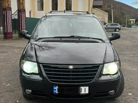 Чорний Крайслер Grand Voyager, об'ємом двигуна 3.3 л та пробігом 420 тис. км за 6500 $, фото 1 на Automoto.ua