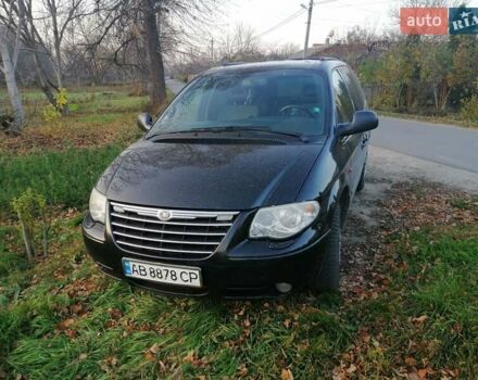 Чорний Крайслер Grand Voyager, об'ємом двигуна 2.8 л та пробігом 270 тис. км за 6200 $, фото 1 на Automoto.ua