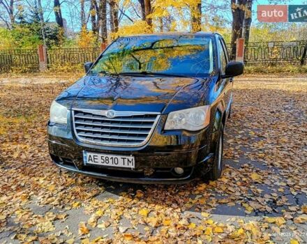 Черный Крайслер Гранд Вояджер, объемом двигателя 2.78 л и пробегом 300 тыс. км за 9100 $, фото 1 на Automoto.ua