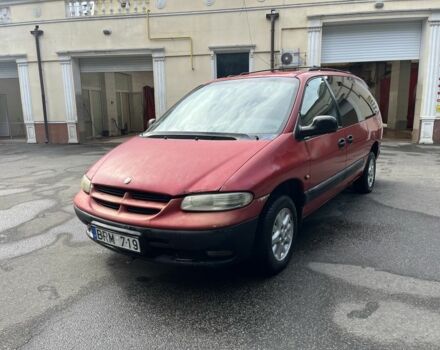 Червоний Крайслер Grand Voyager, об'ємом двигуна 2.5 л та пробігом 300 тис. км за 300 $, фото 1 на Automoto.ua