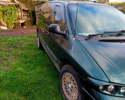 Крайслер Гранд Вояджер, объемом двигателя 3.3 л и пробегом 235 тыс. км за 2500 $, фото 1 на Automoto.ua