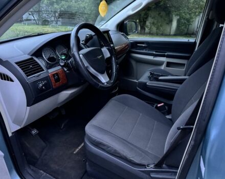 Крайслер Гранд Вояджер, объемом двигателя 3.8 л и пробегом 280 тыс. км за 3500 $, фото 5 на Automoto.ua