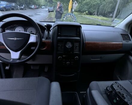 Крайслер Гранд Вояджер, объемом двигателя 3.8 л и пробегом 280 тыс. км за 3500 $, фото 4 на Automoto.ua