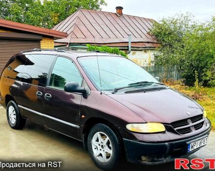 Крайслер Гранд Вояджер, объемом двигателя 2.5 л и пробегом 425 тыс. км за 1500 $, фото 1 на Automoto.ua