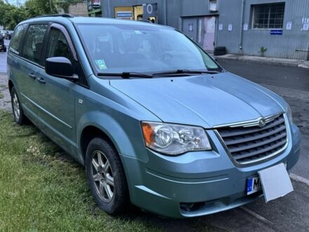 Крайслер Гранд Вояджер, объемом двигателя 3.8 л и пробегом 280 тыс. км за 3500 $, фото 1 на Automoto.ua