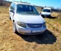 Сірий Крайслер Grand Voyager, об'ємом двигуна 2.5 л та пробігом 300 тис. км за 2000 $, фото 1 на Automoto.ua