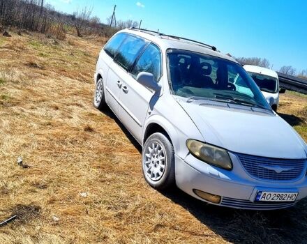 Сірий Крайслер Grand Voyager, об'ємом двигуна 2.5 л та пробігом 300 тис. км за 2000 $, фото 2 на Automoto.ua