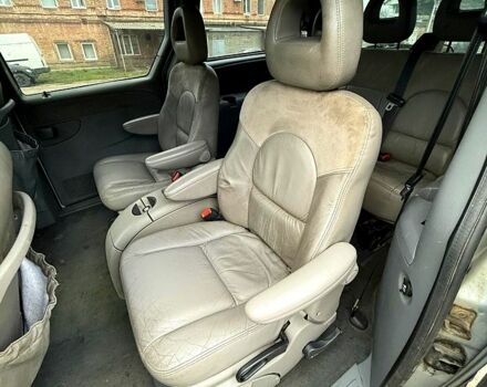 Серый Крайслер Гранд Вояджер, объемом двигателя 2.5 л и пробегом 289 тыс. км за 2500 $, фото 7 на Automoto.ua