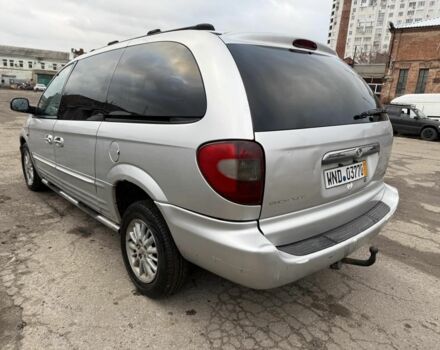 Серый Крайслер Гранд Вояджер, объемом двигателя 2.5 л и пробегом 289 тыс. км за 2541 $, фото 2 на Automoto.ua