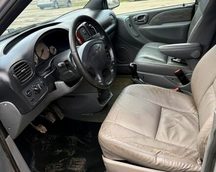 Серый Крайслер Гранд Вояджер, объемом двигателя 2.5 л и пробегом 289 тыс. км за 2500 $, фото 6 на Automoto.ua