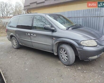 Сірий Крайслер Grand Voyager, об'ємом двигуна 2.5 л та пробігом 400 тис. км за 3800 $, фото 1 на Automoto.ua