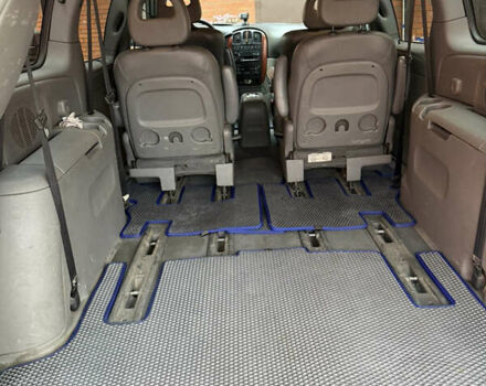 Сірий Крайслер Grand Voyager, об'ємом двигуна 2.78 л та пробігом 340 тис. км за 5914 $, фото 7 на Automoto.ua