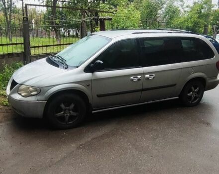 Серый Крайслер Гранд Вояджер, объемом двигателя 3.3 л и пробегом 400 тыс. км за 1774 $, фото 1 на Automoto.ua