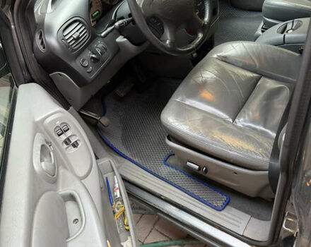 Сірий Крайслер Grand Voyager, об'ємом двигуна 2.78 л та пробігом 340 тис. км за 5914 $, фото 6 на Automoto.ua