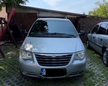 Сірий Крайслер Grand Voyager, об'ємом двигуна 2.8 л та пробігом 240 тис. км за 3300 $, фото 1 на Automoto.ua