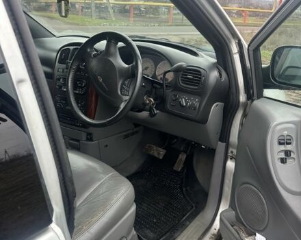 Серый Крайслер Гранд Вояджер, объемом двигателя 2.8 л и пробегом 350 тыс. км за 2850 $, фото 4 на Automoto.ua