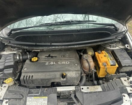 Серый Крайслер Гранд Вояджер, объемом двигателя 2.8 л и пробегом 350 тыс. км за 2850 $, фото 5 на Automoto.ua