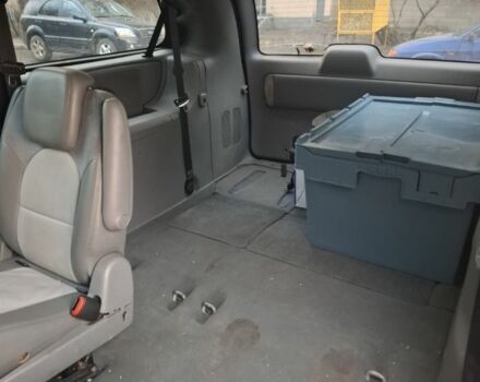 Серый Крайслер Гранд Вояджер, объемом двигателя 2.8 л и пробегом 300 тыс. км за 5500 $, фото 5 на Automoto.ua