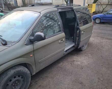 Серый Крайслер Гранд Вояджер, объемом двигателя 2.8 л и пробегом 300 тыс. км за 5500 $, фото 3 на Automoto.ua