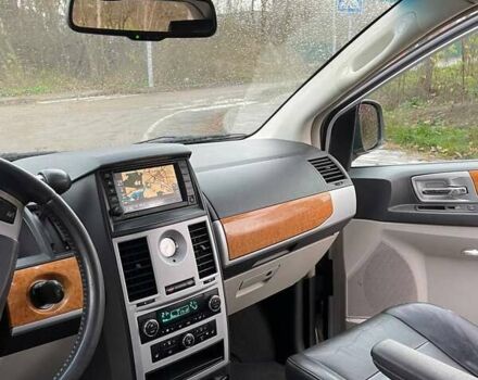 Серый Крайслер Гранд Вояджер, объемом двигателя 2.78 л и пробегом 245 тыс. км за 9000 $, фото 12 на Automoto.ua