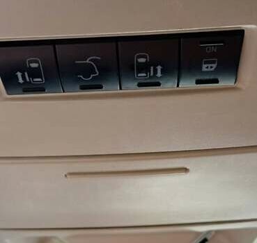 Сірий Крайслер Grand Voyager, об'ємом двигуна 2.78 л та пробігом 310 тис. км за 7300 $, фото 12 на Automoto.ua