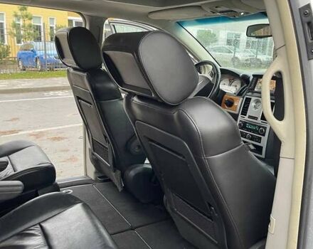 Серый Крайслер Гранд Вояджер, объемом двигателя 2.78 л и пробегом 245 тыс. км за 9000 $, фото 8 на Automoto.ua