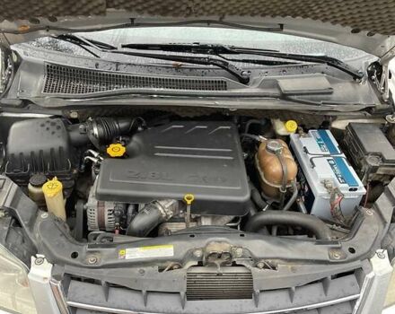 Серый Крайслер Гранд Вояджер, объемом двигателя 2.78 л и пробегом 245 тыс. км за 9000 $, фото 3 на Automoto.ua