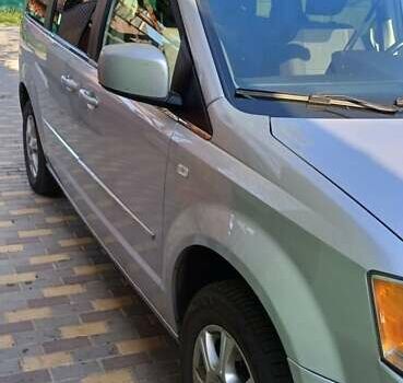 Сірий Крайслер Grand Voyager, об'ємом двигуна 2.78 л та пробігом 310 тис. км за 7300 $, фото 1 на Automoto.ua