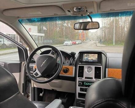 Серый Крайслер Гранд Вояджер, объемом двигателя 2.78 л и пробегом 245 тыс. км за 9000 $, фото 13 на Automoto.ua