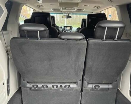 Серый Крайслер Гранд Вояджер, объемом двигателя 2.78 л и пробегом 245 тыс. км за 9000 $, фото 5 на Automoto.ua