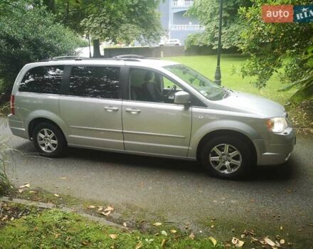 Сірий Крайслер Grand Voyager, об'ємом двигуна 2.8 л та пробігом 200 тис. км за 6300 $, фото 1 на Automoto.ua
