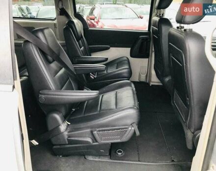 Сірий Крайслер Grand Voyager, об'ємом двигуна 2.8 л та пробігом 200 тис. км за 6300 $, фото 11 на Automoto.ua